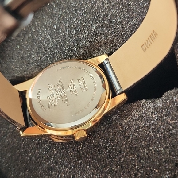 The Lion King 10th anniversary watch - Picture 4 of 6